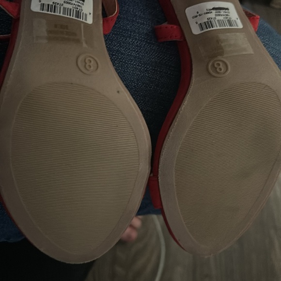 Red size 8 heels - Picture 5 of 7